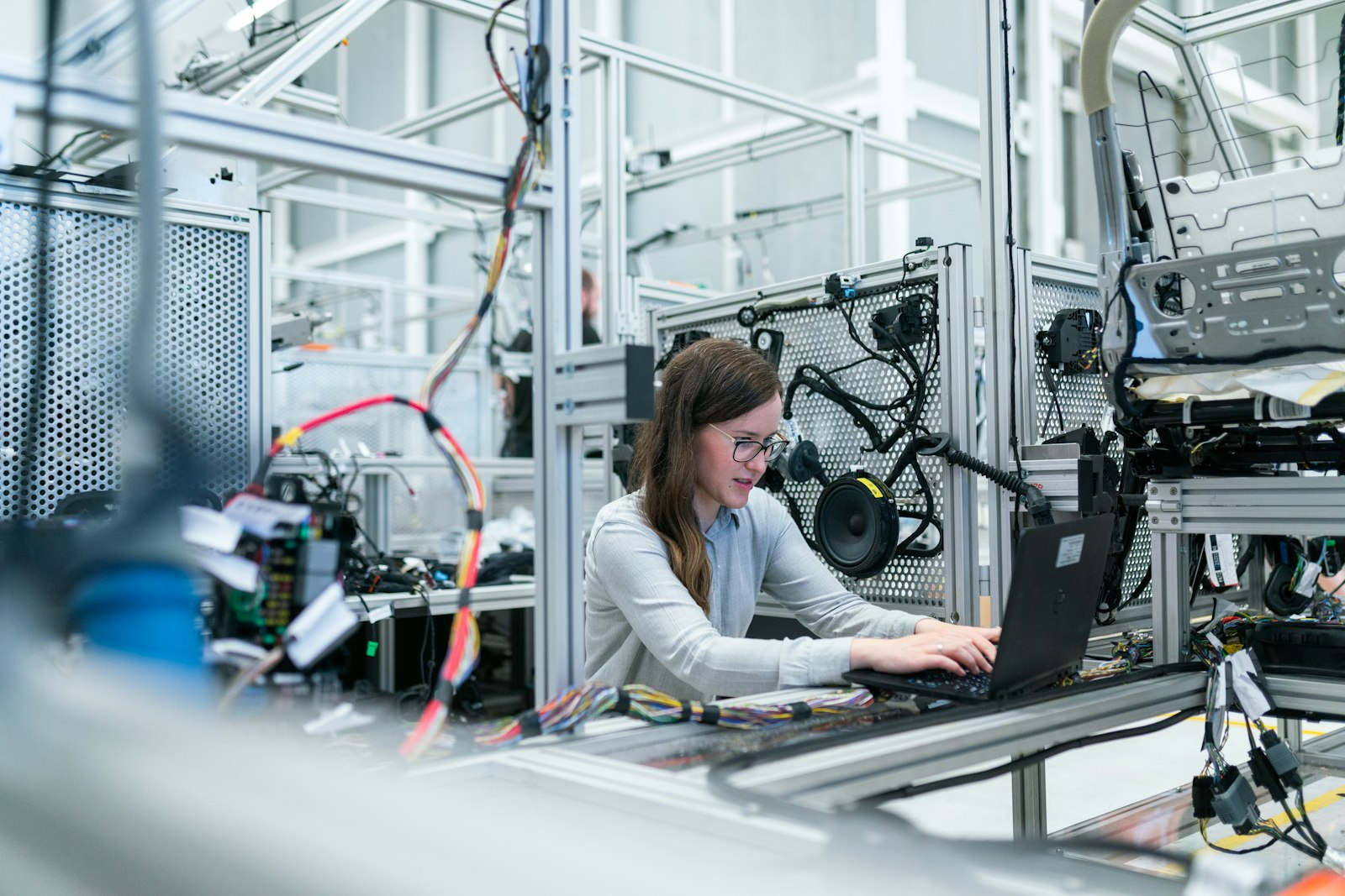 Especialistas técnicos de VEGEL en planta industrial